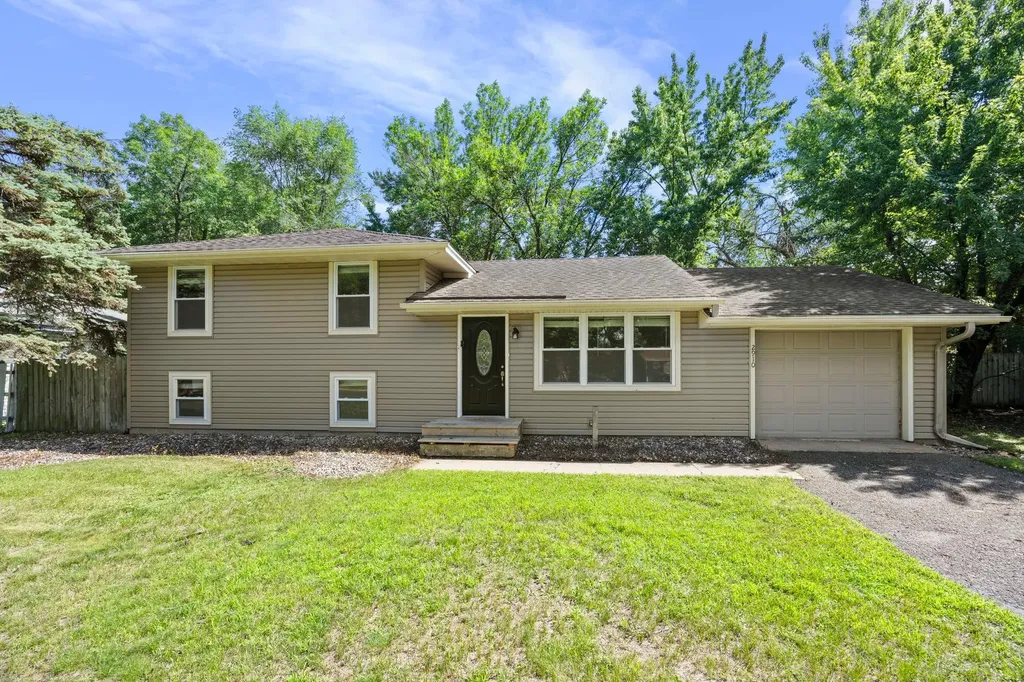 2910 114th Avenue NW Coon Rapids MN 55433