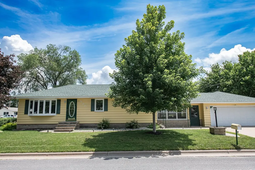 520 39th Avenue Winona MN 55987