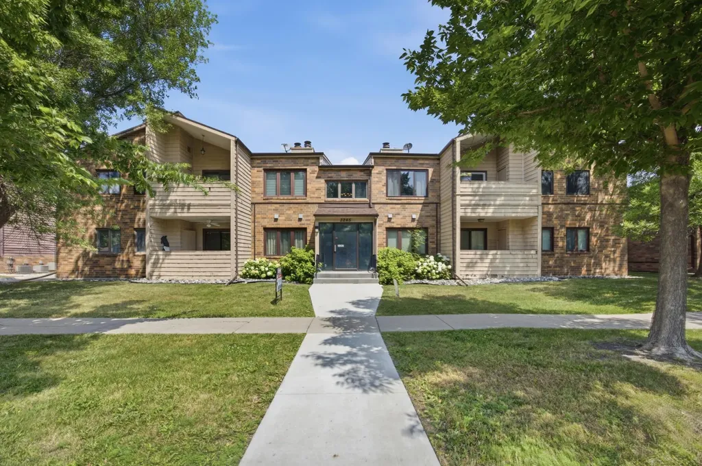 3245 17th Avenue S Fargo ND 58103