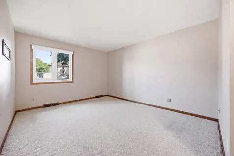 3245 17th Avenue S Fargo ND 58103