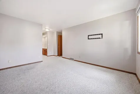 3245 17th Avenue S Fargo ND 58103