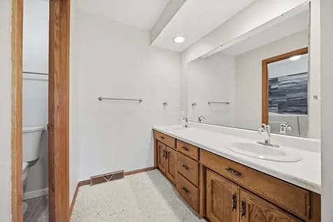 3245 17th Avenue S Fargo ND 58103