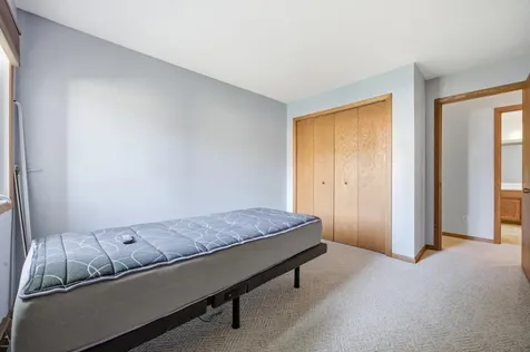 3245 17th Avenue S Fargo ND 58103