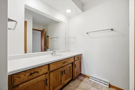 3245 17th Avenue S Fargo ND 58103