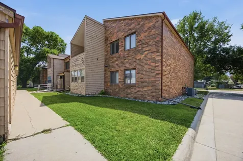 3245 17th Avenue S Fargo ND 58103