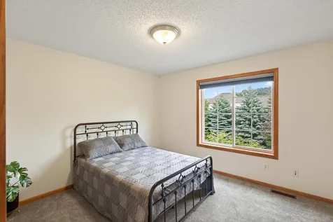 604 Evergreen Avenue SE New Prague MN 56071