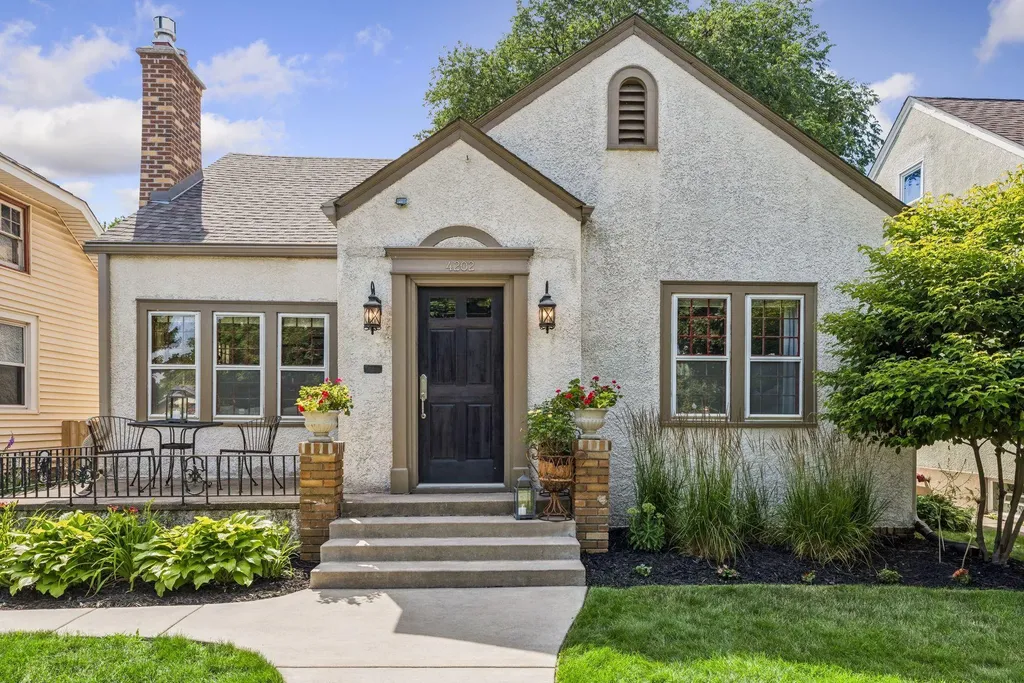 4202 Portland Avenue Minneapolis MN 55407