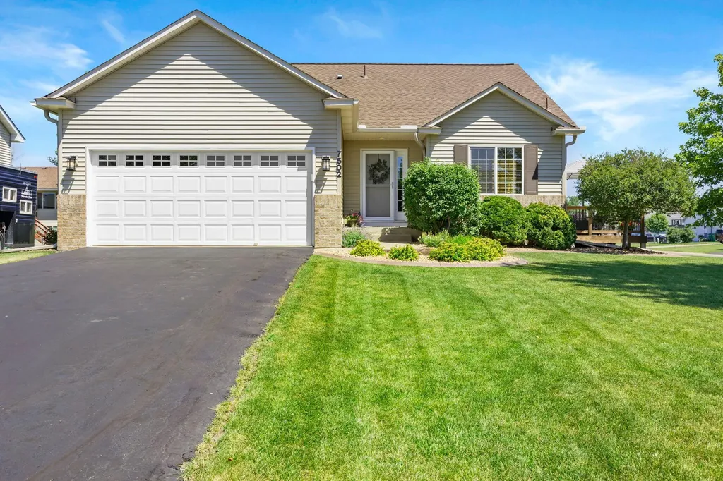 7502 Large Avenue NE Albertville MN 55301