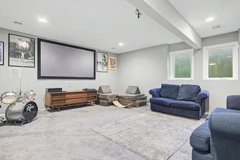 4640 Nine Mile Creek Parkway Bloomington MN 55437