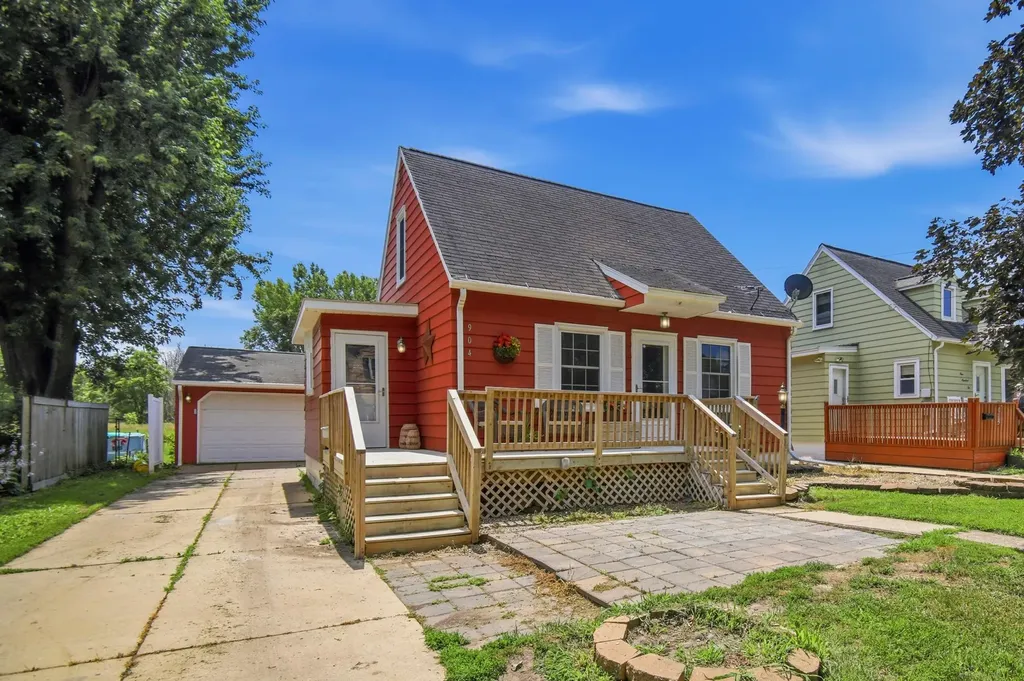904 14th Avenue SE Austin MN 55912