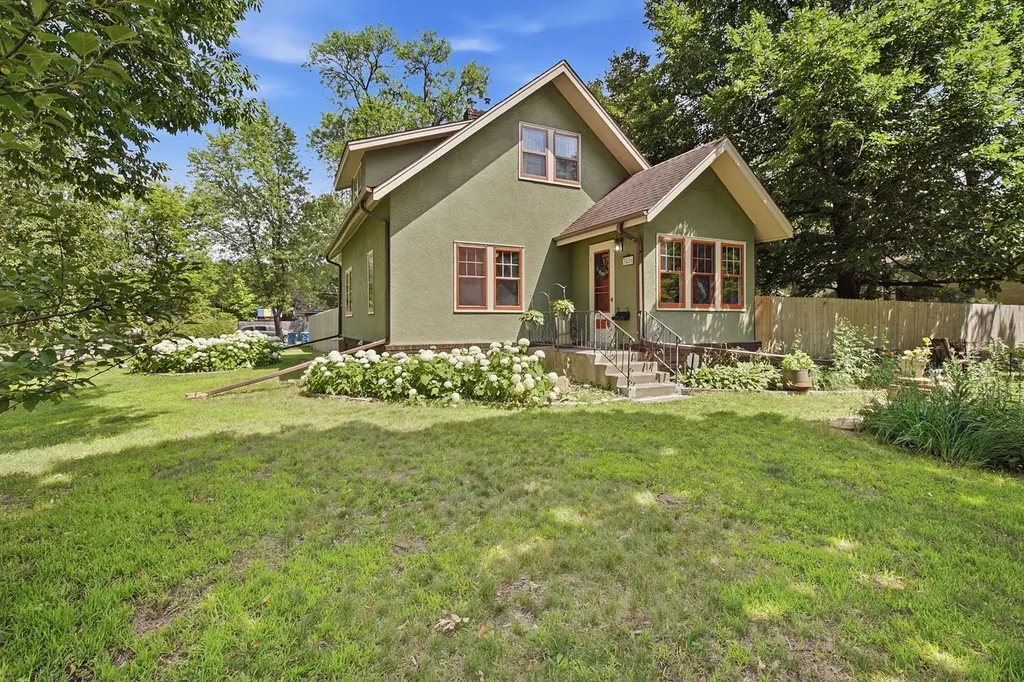 3856 Welcome Avenue N Robbinsdale MN 55422