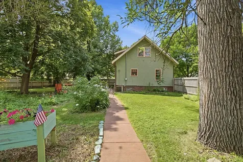 3856 Welcome Avenue N Robbinsdale MN 55422
