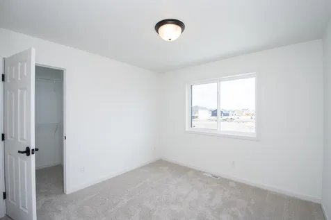 6805 Selkirk Drive S Fargo ND 58104