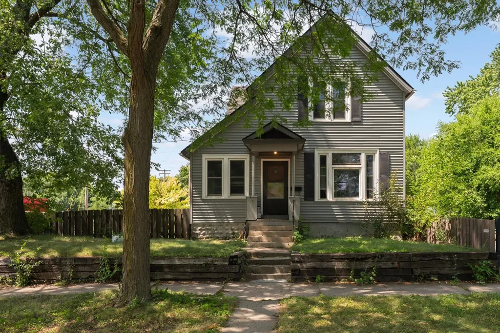 323 Erie Street Saint Paul MN 55102
