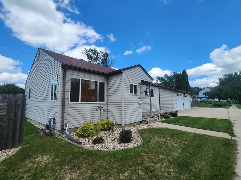 819 2nd Street SW Pipestone MN 56164