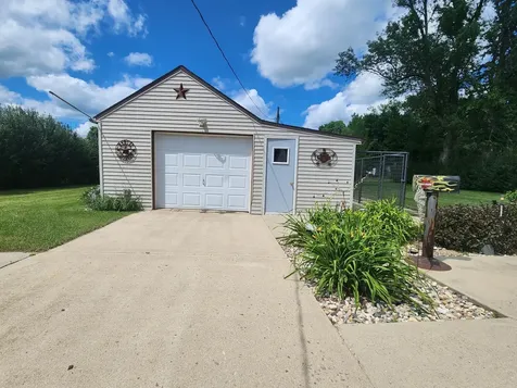 819 2nd Street SW Pipestone MN 56164