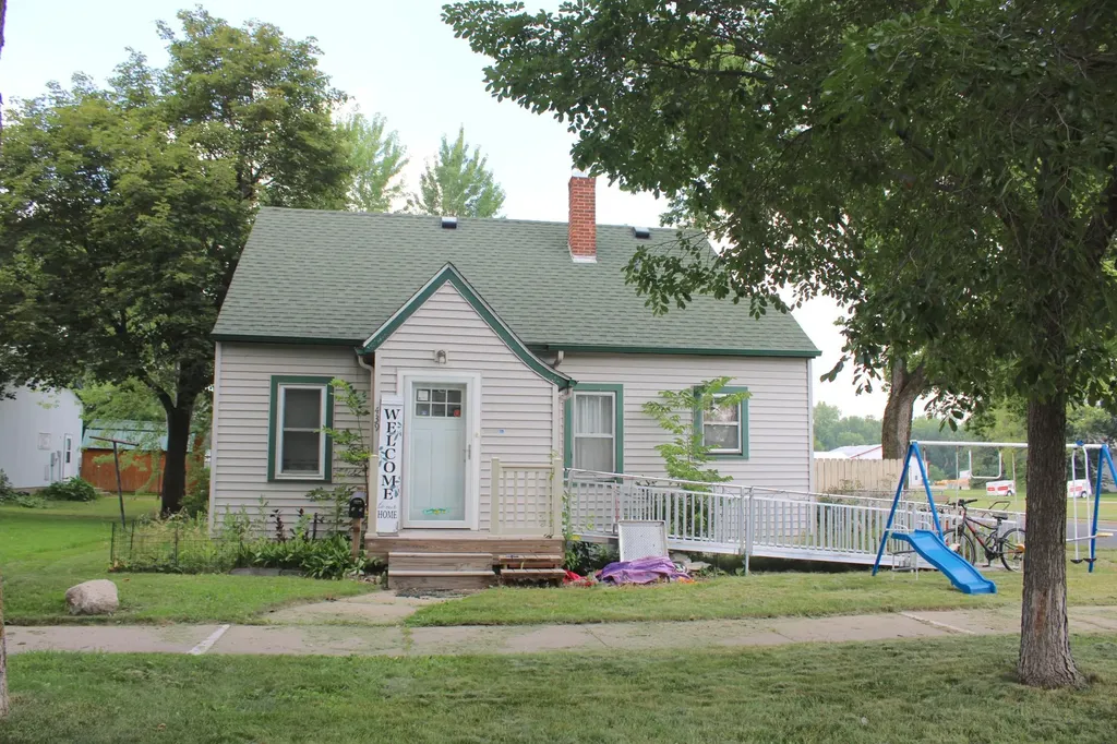 439 3rd Avenue SE Hutchinson MN 55350