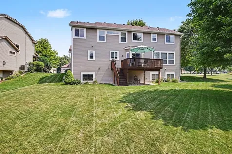 1876 Foothill Trail Shakopee MN 55379