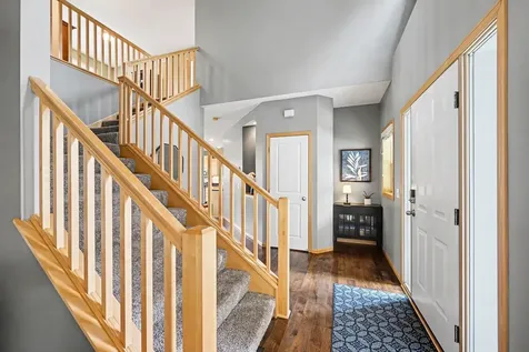 1876 Foothill Trail Shakopee MN 55379