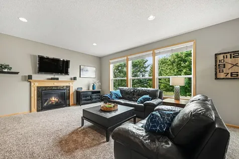 1876 Foothill Trail Shakopee MN 55379