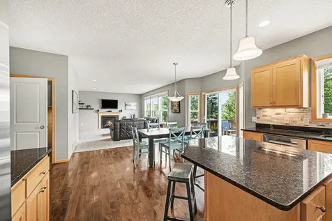 1876 Foothill Trail Shakopee MN 55379