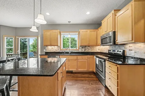 1876 Foothill Trail Shakopee MN 55379