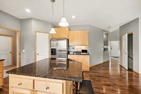 1876 Foothill Trail Shakopee MN 55379