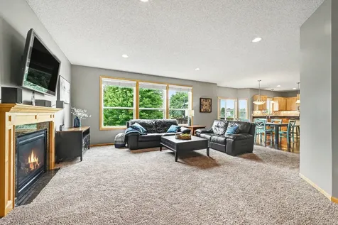 1876 Foothill Trail Shakopee MN 55379