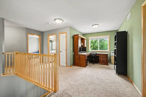 1876 Foothill Trail Shakopee MN 55379