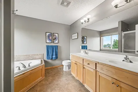 1876 Foothill Trail Shakopee MN 55379