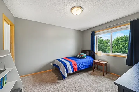 1876 Foothill Trail Shakopee MN 55379