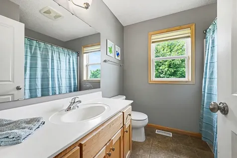 1876 Foothill Trail Shakopee MN 55379