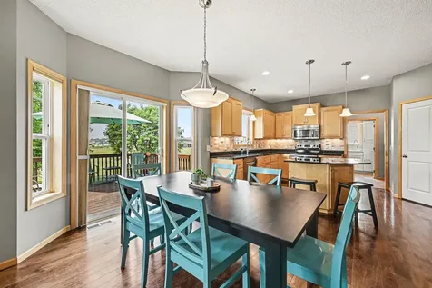 1876 Foothill Trail Shakopee MN 55379