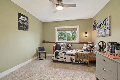 1876 Foothill Trail Shakopee MN 55379