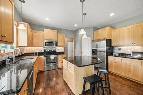 1876 Foothill Trail Shakopee MN 55379