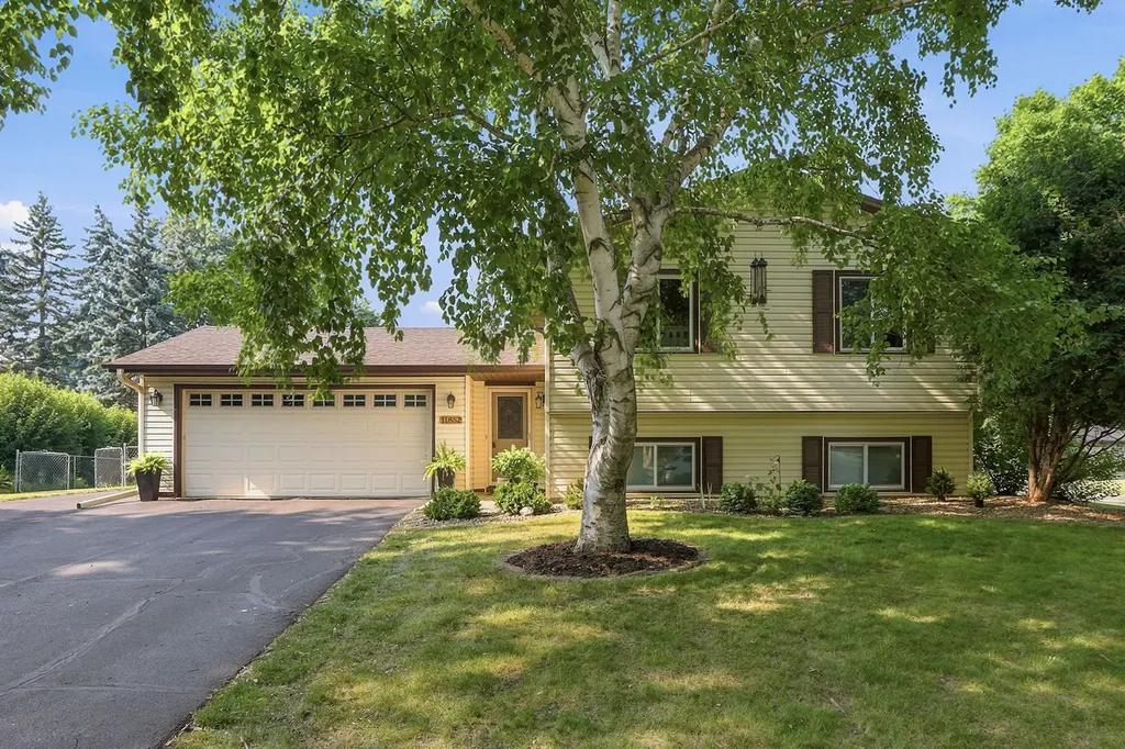 11852 99th Avenue N Maple Grove MN 55369