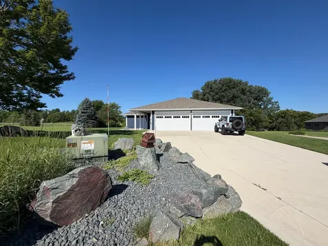 1740 Bay Oaks Drive Albert Lea MN 56007