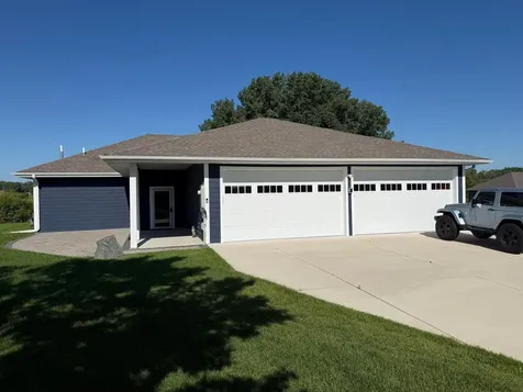 1740 Bay Oaks Drive Albert Lea MN 56007