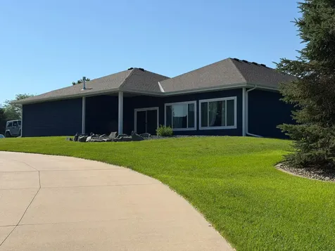 1740 Bay Oaks Drive Albert Lea MN 56007