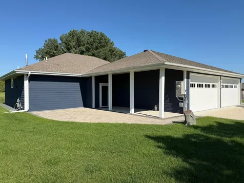 1740 Bay Oaks Drive Albert Lea MN 56007