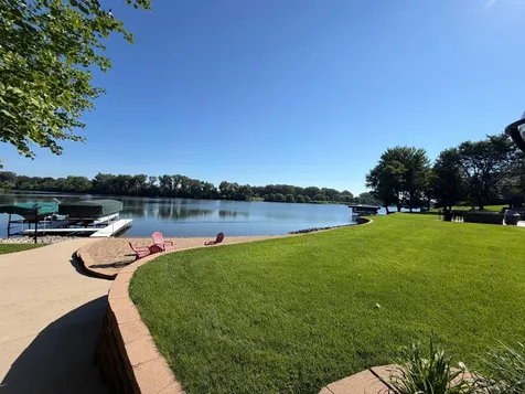 1740 Bay Oaks Drive Albert Lea MN 56007