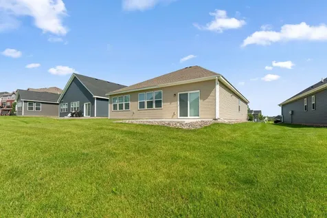 7609 Upper 38th Street N Oakdale MN 55128