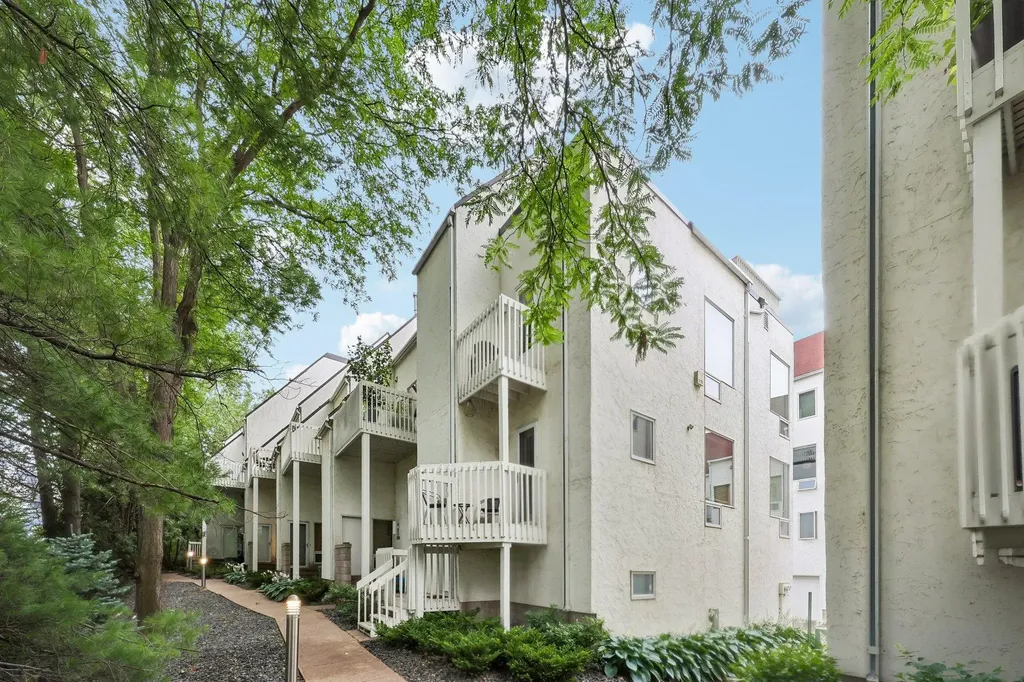 3058 Lake Shore Drive Minneapolis MN 55416