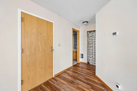 3058 Lake Shore Drive Minneapolis MN 55416