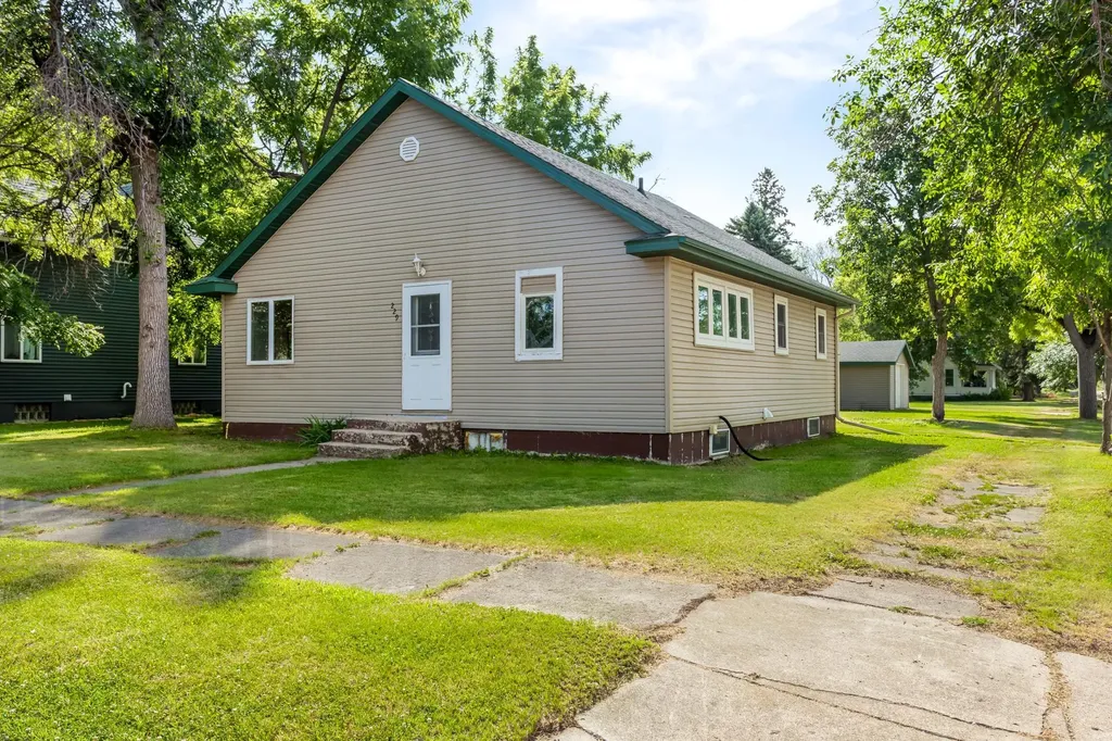 229 7th Avenue Enderlin ND 58027