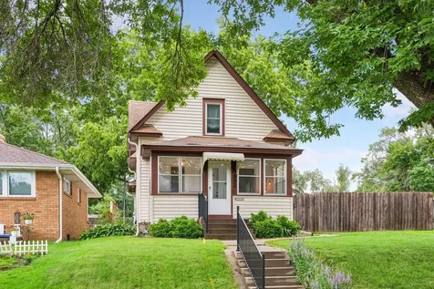 992 Bellows Street West Saint Paul MN 55118