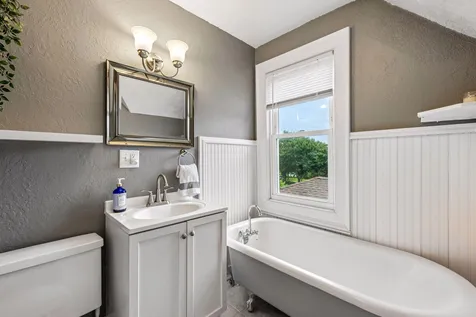 992 Bellows Street West Saint Paul MN 55118