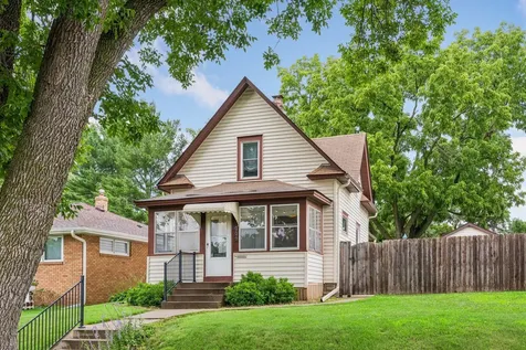 992 Bellows Street West Saint Paul MN 55118