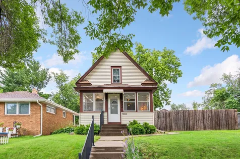 992 Bellows Street West Saint Paul MN 55118