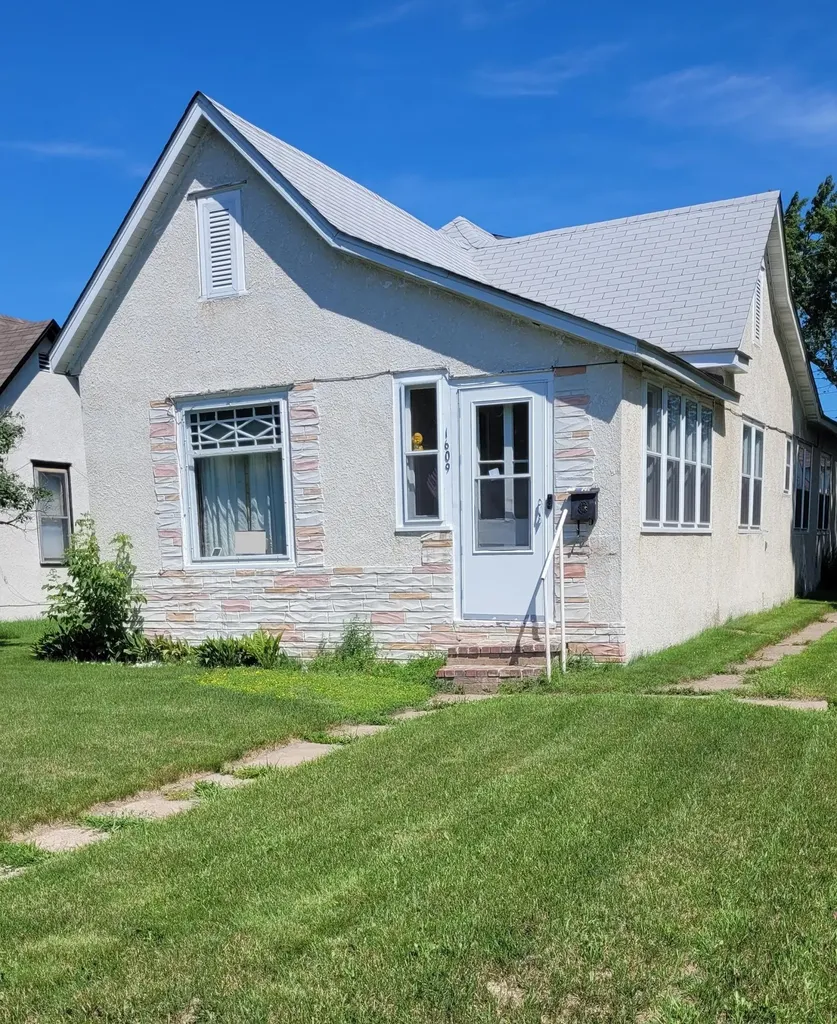 1609 Pine Street Brainerd MN 56401